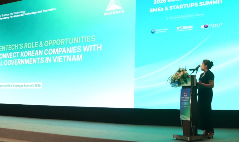 Bà Lê Tú Mỹ Liên, đại diện NACENTECH, trình bày tham luận tại Hội nghị Thượng đỉnh Doanh nghiệp nhỏ và vừa và Khởi nghiệp Hàn Quốc – Việt Nam 2026